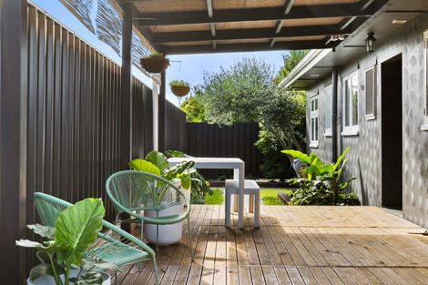 Photo of property in 15 Puketapu Road, Taradale, Napier, 4112