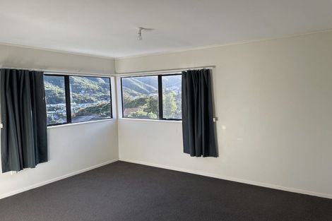 Photo of property in 8a Parsons Glen, Karori, Wellington, 6012