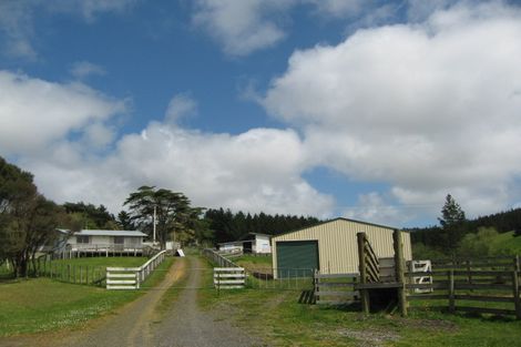 Photo of property in 33 Anzac Road, Waitakere, Auckland, 0816