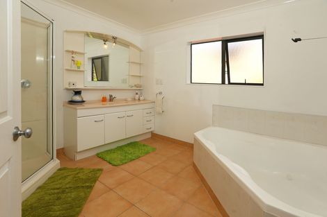 Photo of property in 8 Chardonnay Rise, Henderson, Auckland, 0612