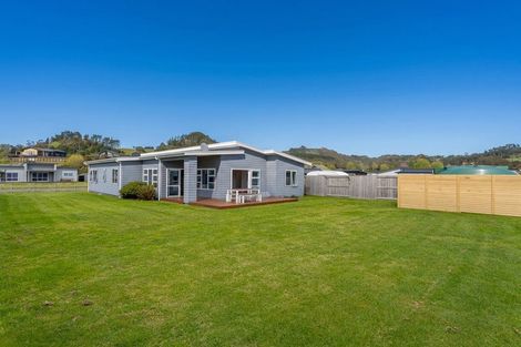 Photo of property in 8 Navigation Drive, Cooks Beach, Whitianga, 3591