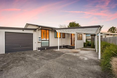 Photo of property in 2/11 Cyril Crescent, West Harbour, Auckland, 0618