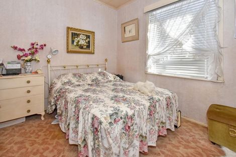 Photo of property in 51 Churchill Avenue, Manurewa, Auckland, 2102