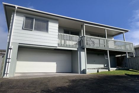 Photo of property in 2/34 Elizabeth Drive, West Harbour, Auckland, 0618