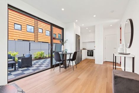 Photo of property in 2 Kotuitui Street, Manukau, Auckland, 2104