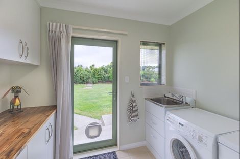 Photo of property in 28 Waipuna Grove, Levin, 5571