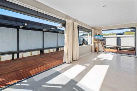 Photo of property in 14 Lakemere Way, Kinloch, Taupo, 3377