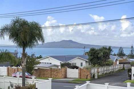 Photo of property in 130 Aberdeen Road, Campbells Bay, Auckland, 0620