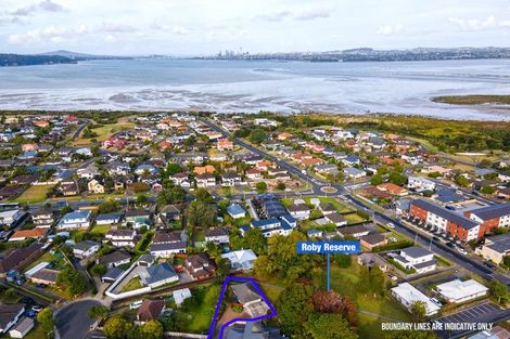 Photo of property in 42 Hereford Street, Te Atatu Peninsula, Auckland, 0610