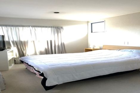 Photo of property in 27 Pinewood Grove, Botany Downs, Auckland, 2010