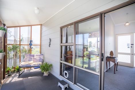 Photo of property in 15 Chelmarsh Place, Highbury, Palmerston North, 4412