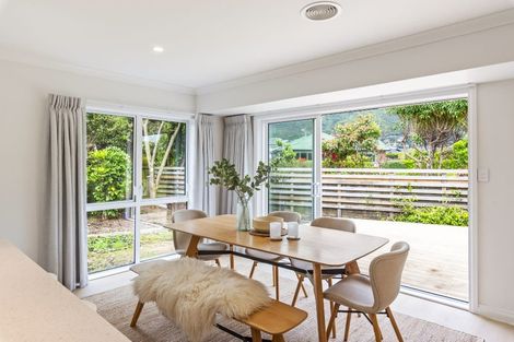 Photo of property in 13 Runanga Grove, Waikanae, 5036