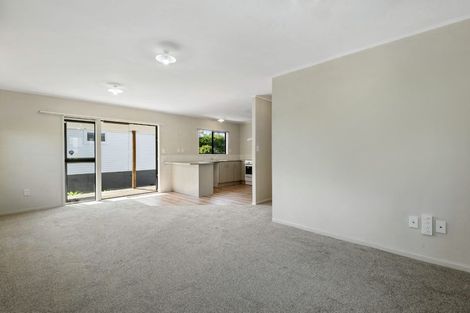 Photo of property in 199 Chivalry Road, Glenfield, Auckland, 0629