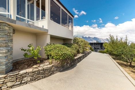 Photo of property in 5 Windsor Place, Queenstown, 9300