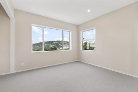 Photo of property in 24 Grumman Lane, Newlands, Wellington, 6037