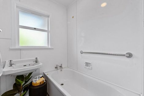 Photo of property in 2/22 Margaret Place, Milford, Auckland, 0620