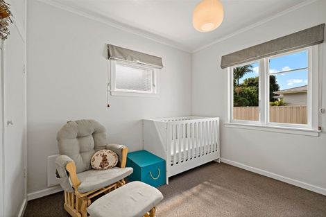 Photo of property in 17a Clinton Avenue, Te Atatu Peninsula, Auckland, 0610