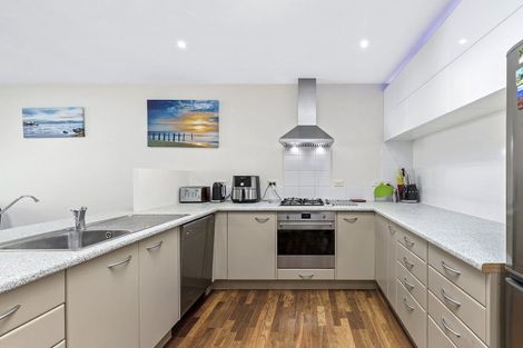 Photo of property in 2/148 Evans Bay Parade, Roseneath, Wellington, 6021