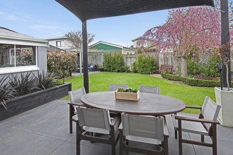 Photo of property in 32 Windermere Road, Papanui, Christchurch, 8053