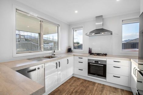 Photo of property in 72 Stratford Drive, Mount Pisa, Cromwell, 9383