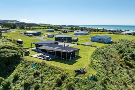 Photo of property in 35 Tama Road, Riversdale Beach, Masterton, 5872