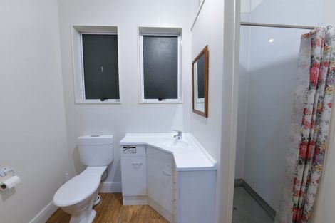 Photo of property in 32 Te Atatu Road, Te Atatu South, Auckland, 0610