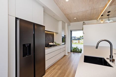 Photo of property in 22 Glenda Place, Seaward Bush, Invercargill, 9812