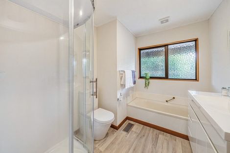 Photo of property in 16a Parklands Drive, Karori, Wellington, 6012