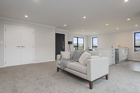 Photo of property in 72 Atlantic Drive, Fitzherbert, Palmerston North, 4410