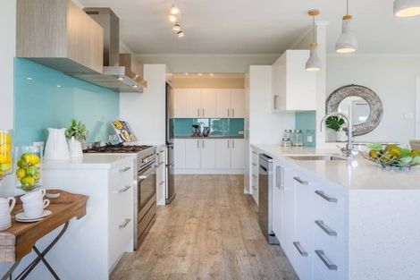 Photo of property in 50 Waitea Road, Muriwai, 0881