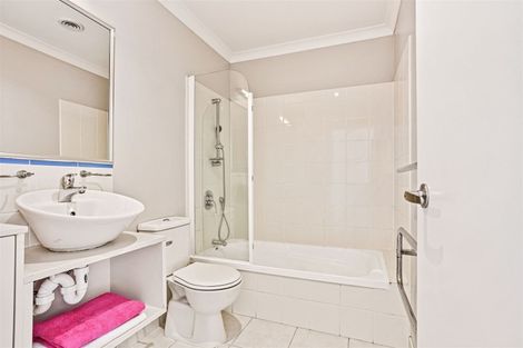 Photo of property in 9l Clearwater Cove, West Harbour, Auckland, 0618