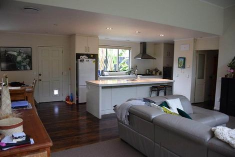 Photo of property in 4 Berne Place, Birkenhead, Auckland, 0626