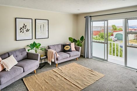 Photo of property in 30 Colchester Crescent, Newlands, Wellington, 6037