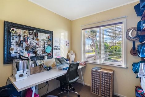Photo of property in 40 Tiri Tiri Road, Birkdale, Auckland, 0626