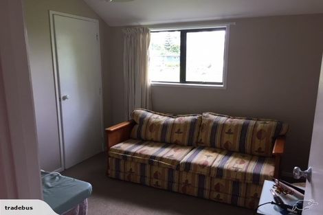 Photo of property in 1/70 Ayton Drive, Totara Vale, Auckland, 0629