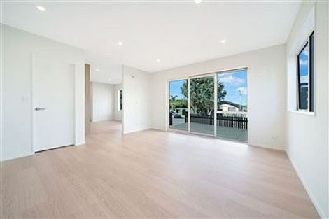 Photo of property in 24c Pipitea Place, Massey, Auckland, 0614