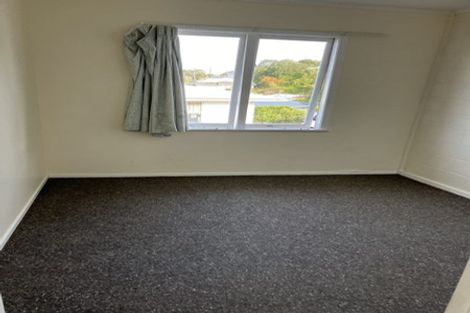 Photo of property in 9 Archbold Street, Newlands, Wellington, 6037