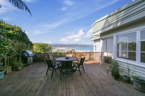 Photo of property in 31 Rakeiora Grove, Korokoro, Lower Hutt, 5012