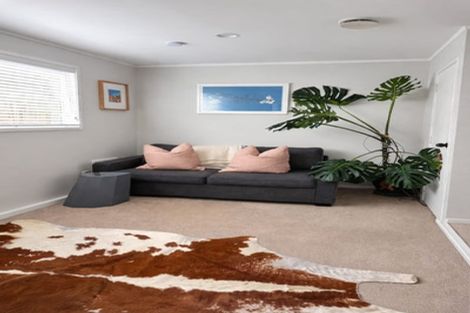 Photo of property in 33 Agincourt Street, Glenfield, Auckland, 0629