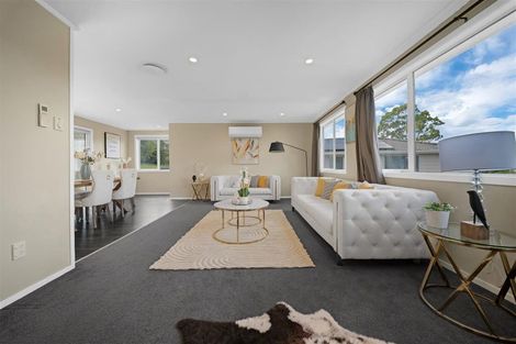 Photo of property in 19 Deverell Place, Northcross, Auckland, 0632
