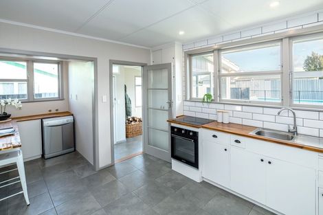 Photo of property in 64 Brandon Street, Featherston, 5710