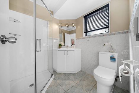 Photo of property in 11 Cognac Place, Henderson, Auckland, 0612