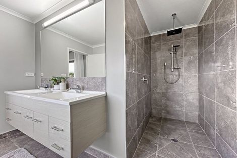 Photo of property in 12 Lacebark Drive, Kinloch, Taupo, 3377