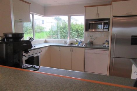 Photo of property in 8a Margaret Henry Crescent, Oteha, Auckland, 0632