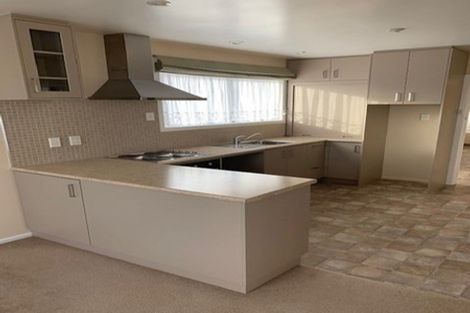 Photo of property in 17 Davidson Crescent, Hornby, Christchurch, 8042