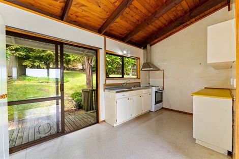 Photo of property in 10 Poplar Road, Stanmore Bay, Whangaparaoa, 0932