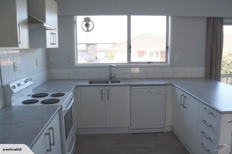 Photo of property in 2/90 East Coast Road, Milford, Auckland, 0620