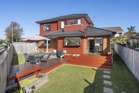 Photo of property in 1/42 Headcorn Place, Botany Downs, Auckland, 2010