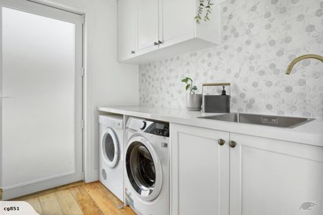 Photo of property in 98 Somerfield Street, Somerfield, Christchurch, 8024