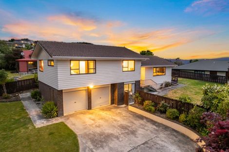 Photo of property in 32 Seymour Grove, Kingsley Heights, Upper Hutt, 5018